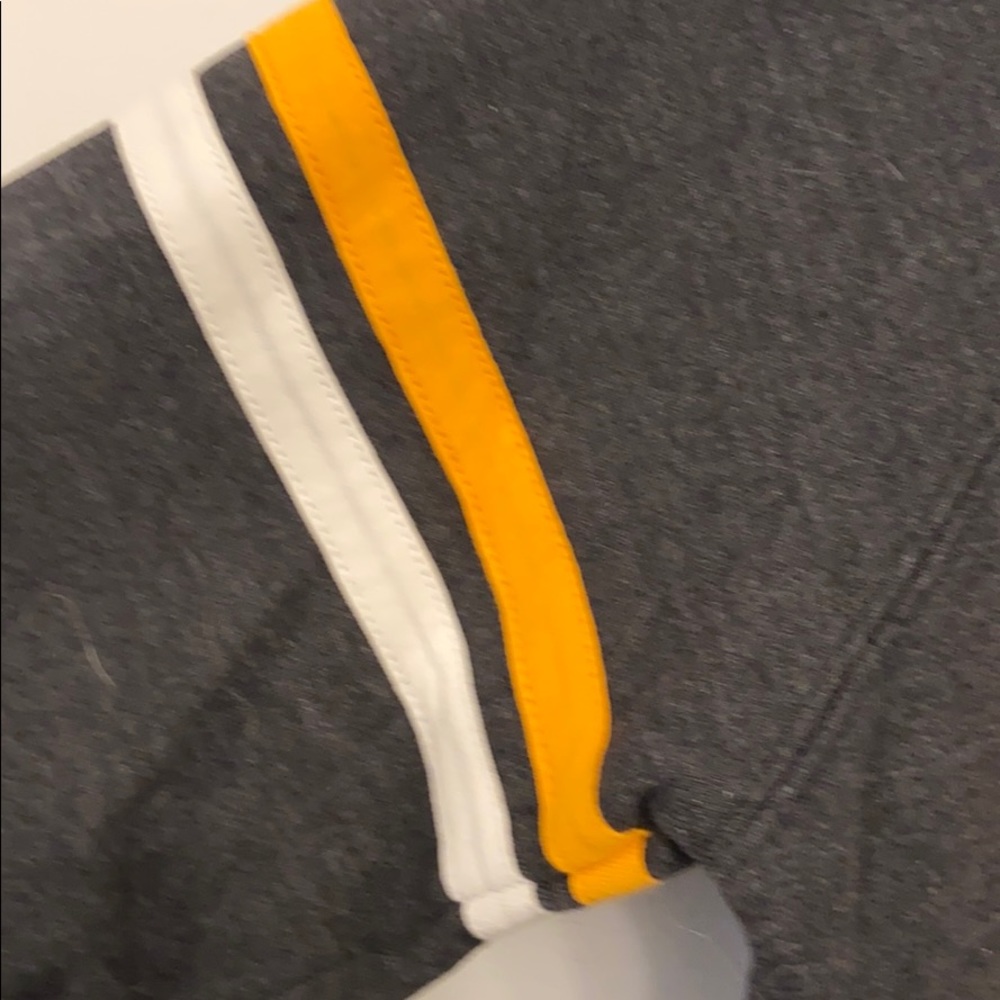 University of Tennessee Women’s Sweatshirt - Picture 4 of 5